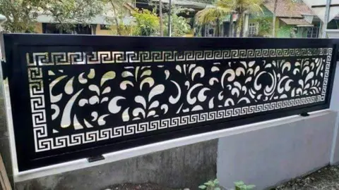درابزين سلم CNC ذهبي — حداد [الشروق]